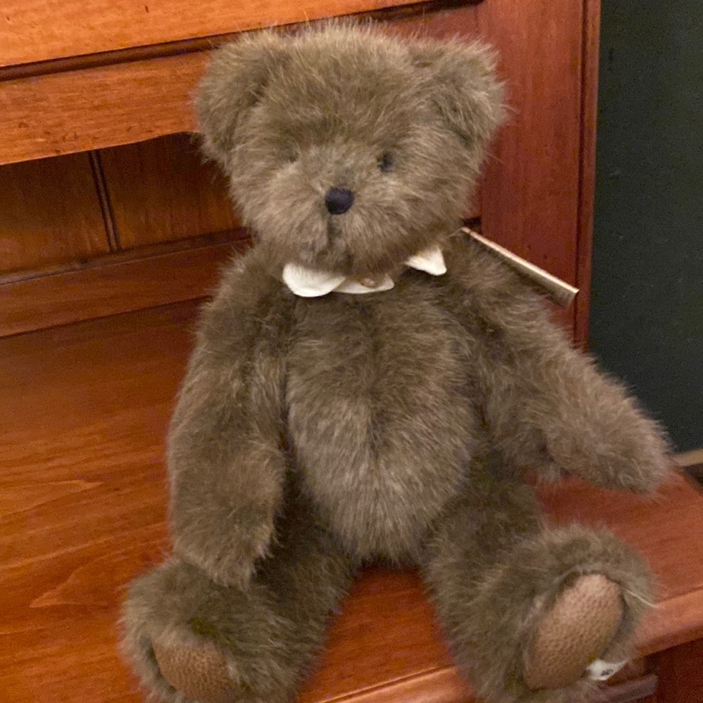 Boyd’s Bear-Henderson S. Bearsworth. Retired. New with tags.